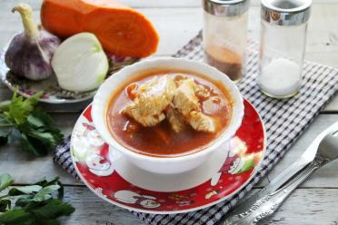 Chicken Goulash: Quick and Flavorful Potato-Free Recipe