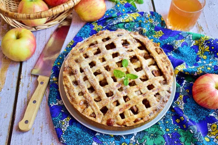 Cozy Apple Cinnamon Pie