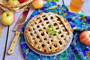 Cozy Apple Cinnamon Pie