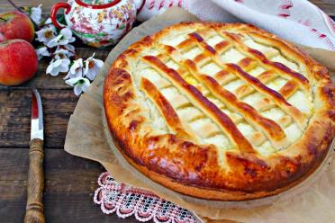 Cottage Cheese Yeast Dough Pie