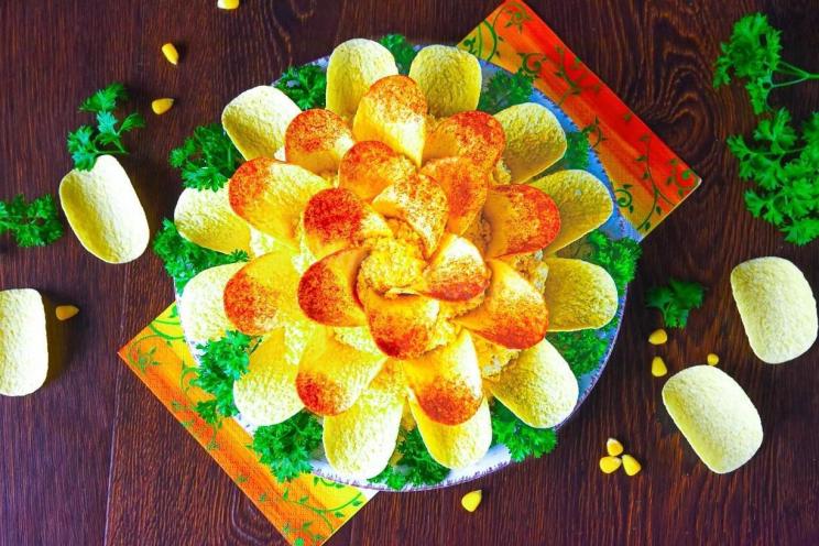 Festive Chrysanthemum Salad with Crunchy Chips
