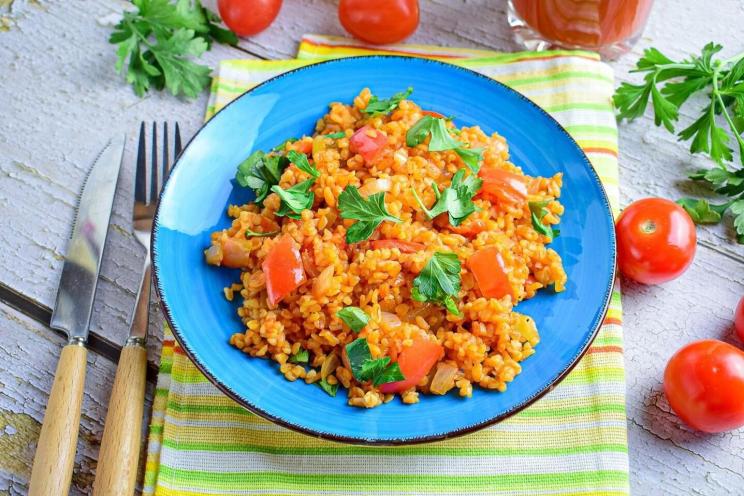 Tomato-Flavored Turkish Bulgur: Quick and Easy Side Dish Tomato-Flavored Turkish Bulgur: Quick and Easy Side Dish
