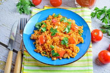 Tomato-Flavored Turkish Bulgur: Quick and Easy Side Dish