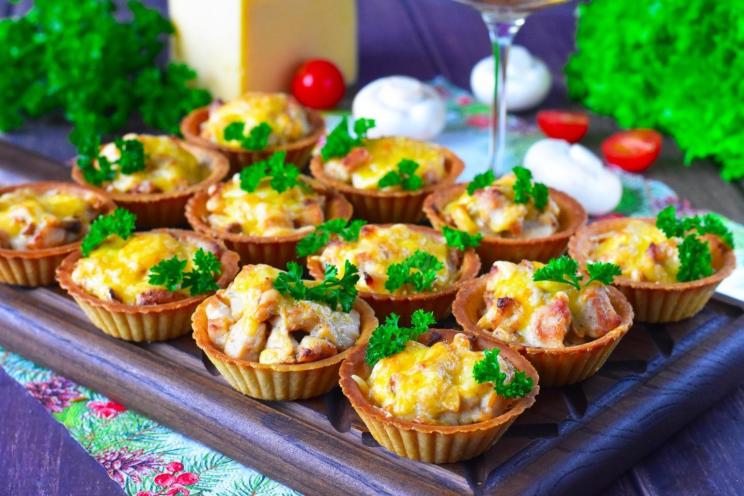 Creamy Chicken & Mushroom Tartlets