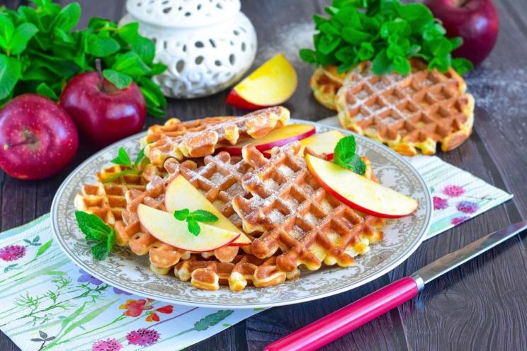 Crispy Apple Waffles for a Perfect Breakfast