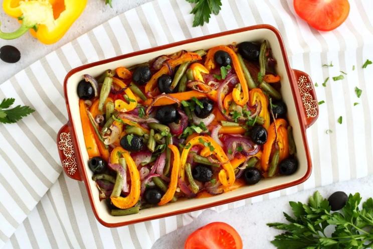 Oven-Baked Pink Salmon with Juicy Vegetables Oven-Baked Pink Salmon with Juicy Vegetables
