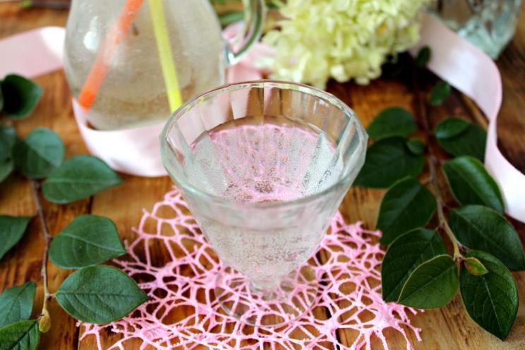 Homemade Fizzy Drink with Soda and Vinegar Homemade Fizzy Drink with Soda and Vinegar