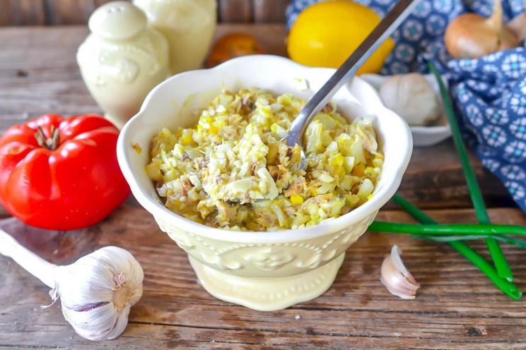 Quick & Tasty Canned Saury, Egg, and Rice Salad
