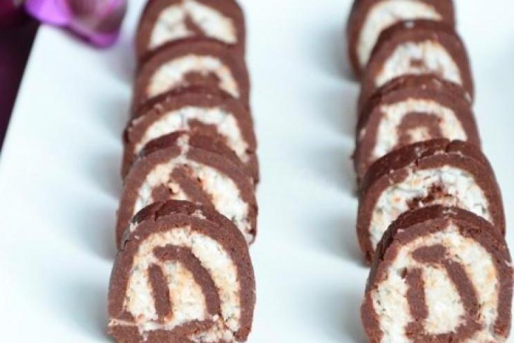 No-Bake Coconut-Filled Cookie Roll