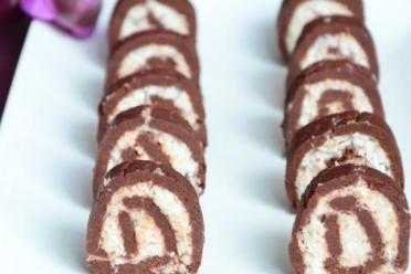No-Bake Coconut-Filled Cookie Roll