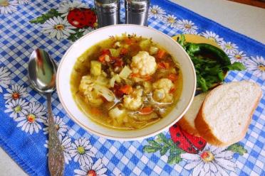 Easy Cauliflower Soup in a Slow Cooker