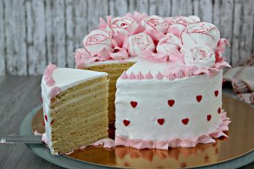 Irresistible Mascarpone Flower Cake