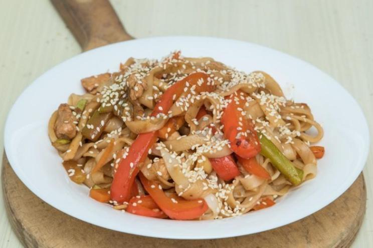 Quick Chicken & Zucchini Wok Noodles Quick Chicken & Zucchini Wok Noodles