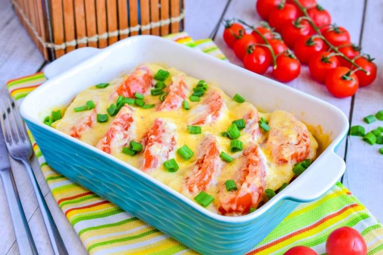 Baked Cheesy Minced Meat Stuffed Tomatoes