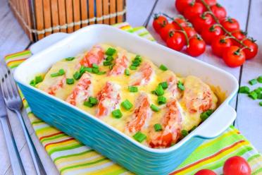 Baked Cheesy Minced Meat Stuffed Tomatoes