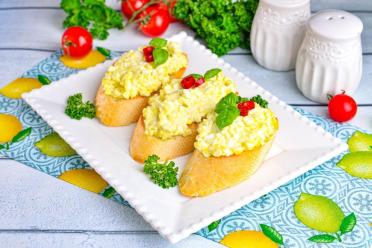 Garlic Egg Salad Spread