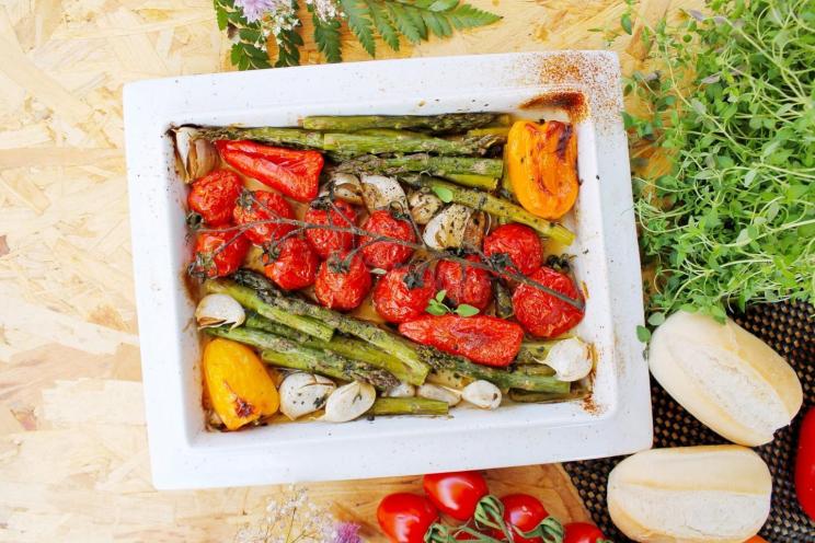 Oven-Baked Green Asparagus with Vegetables Oven-Baked Green Asparagus with Vegetables