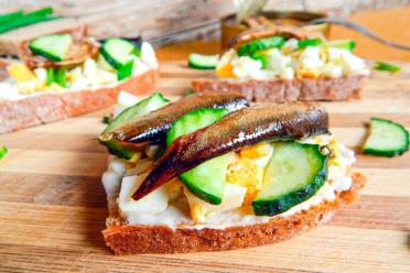 Quick & Tasty Sprat and Cucumber Sandwiches