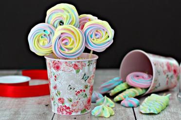 Meringue Pops: Easy & Fun Treats for Kids' Parties