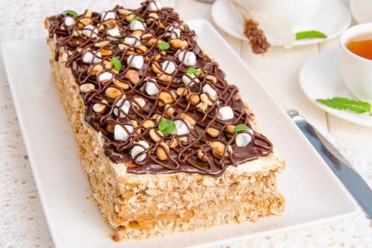 Light & Nutty Snickers Shortcrust Cake Light & Nutty Snickers Shortcrust Cake