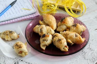 Oven-Baked Salmon and Cheese Puff Bagels