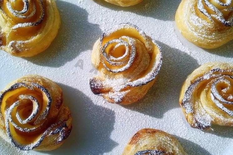Apple-Jam Puff Pastry Roses
