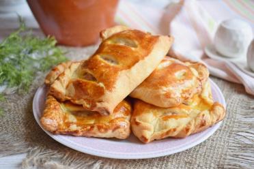 Easy Oven-Baked Puff Pastry Meat Pies