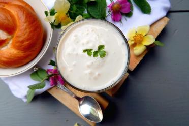 Homemade Slow Cooker Ryazhenka: A Nutritious Fermented Milk Drink