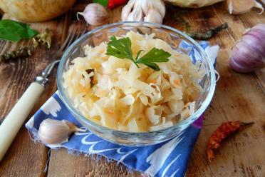 Quick Pickled Cabbage in Jars