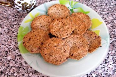 Quick & Healthy Oat Crackers