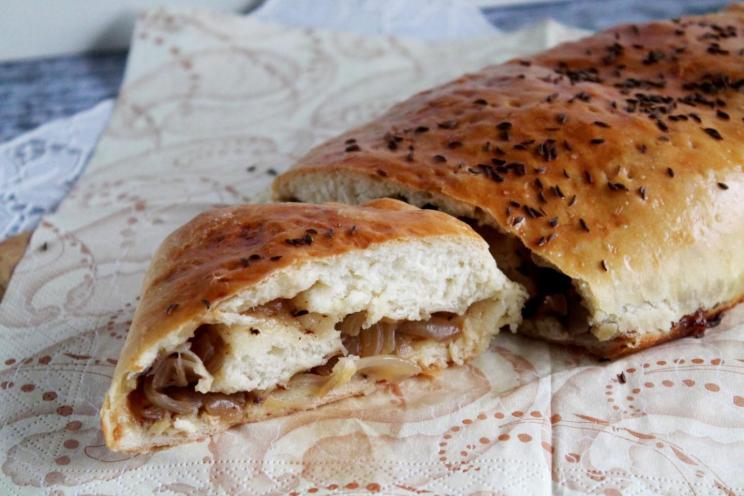 Onion Yeast Roll for Fasting Days Onion Yeast Roll for Fasting Days
