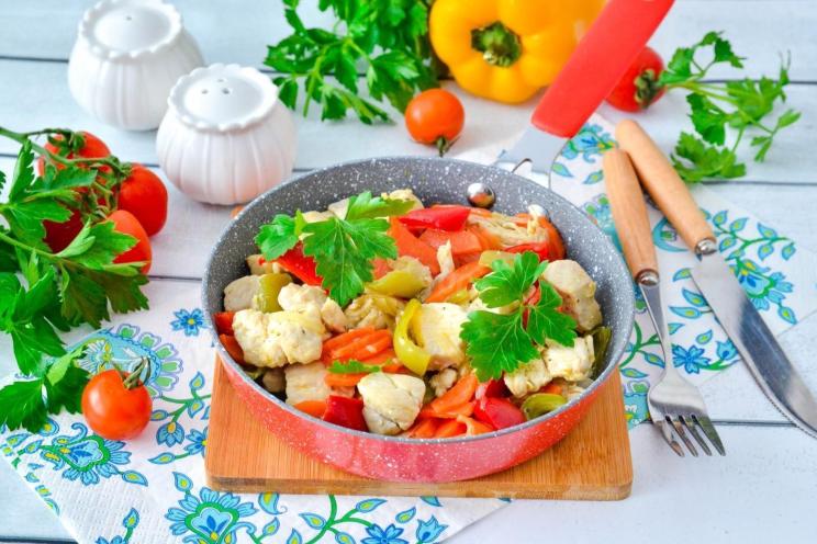 Pan-Seared Chicken with Carrots and Onions