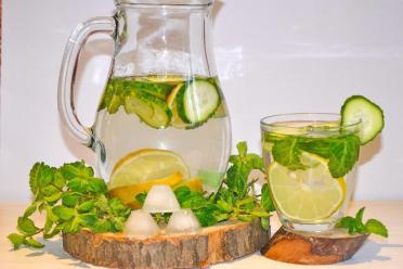 Refreshing Lemon-Cucumber Detox Drink