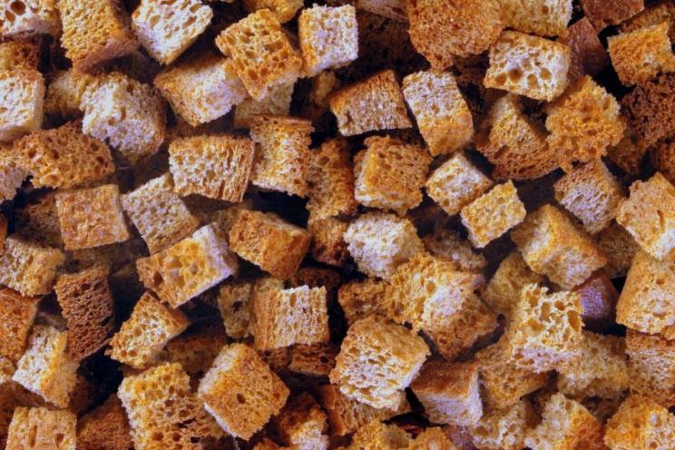 Beer Lover's Delight: Homemade Croutons from White and Black Bread