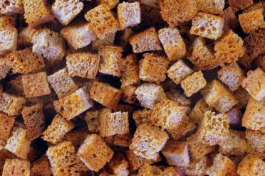 Beer Lover's Delight: Homemade Croutons from White and Black Bread