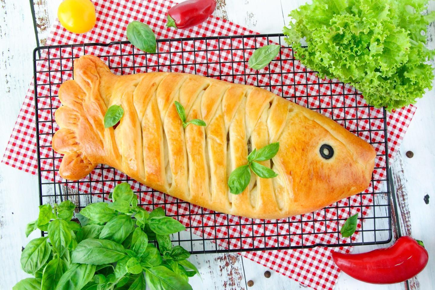 Baked Fish Pie in Yeast Dough