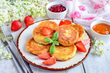 Quick and Easy Pan-Fried Cheesecakes (No Semolina)