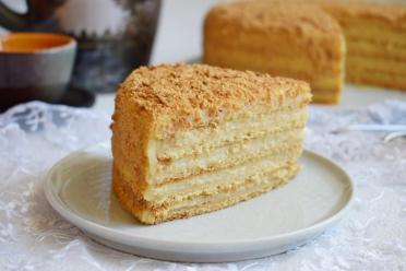 Classic Honey Cake with Custard