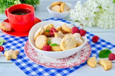 Easy Sour Cream and Margarine Cookies for Everyone