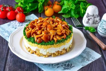 Hearty Chicken and Mushroom Salad