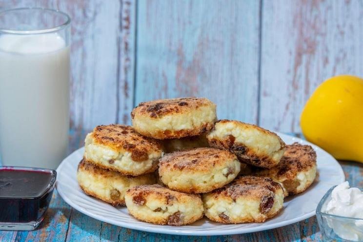 Raisin and Semolina Cottage Cheese Pancakes