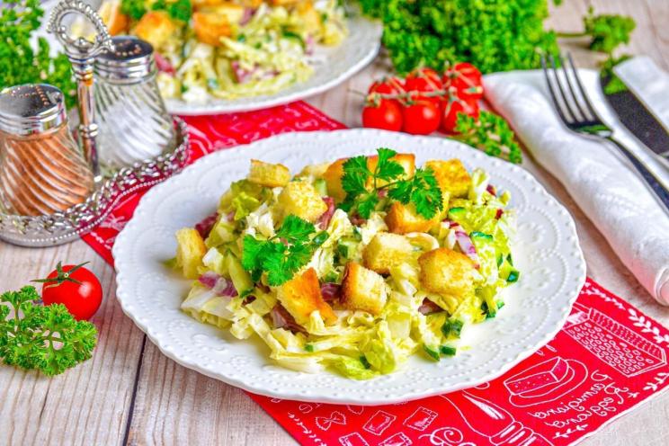 Quick Chinese Cabbage and Crouton Salad