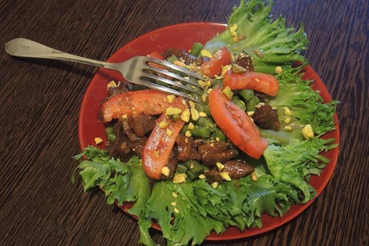 Beef & Veggie Warm Salad with Nuts