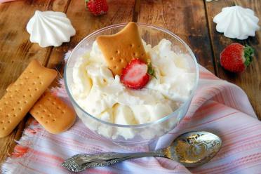 Creamy Gelatin Frosting for Cakes