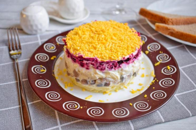 Festive Herring Salad with Egg