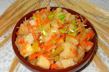 Slow Cooker Zucchini, Cabbage, and Potatoes in Tomato Sauce