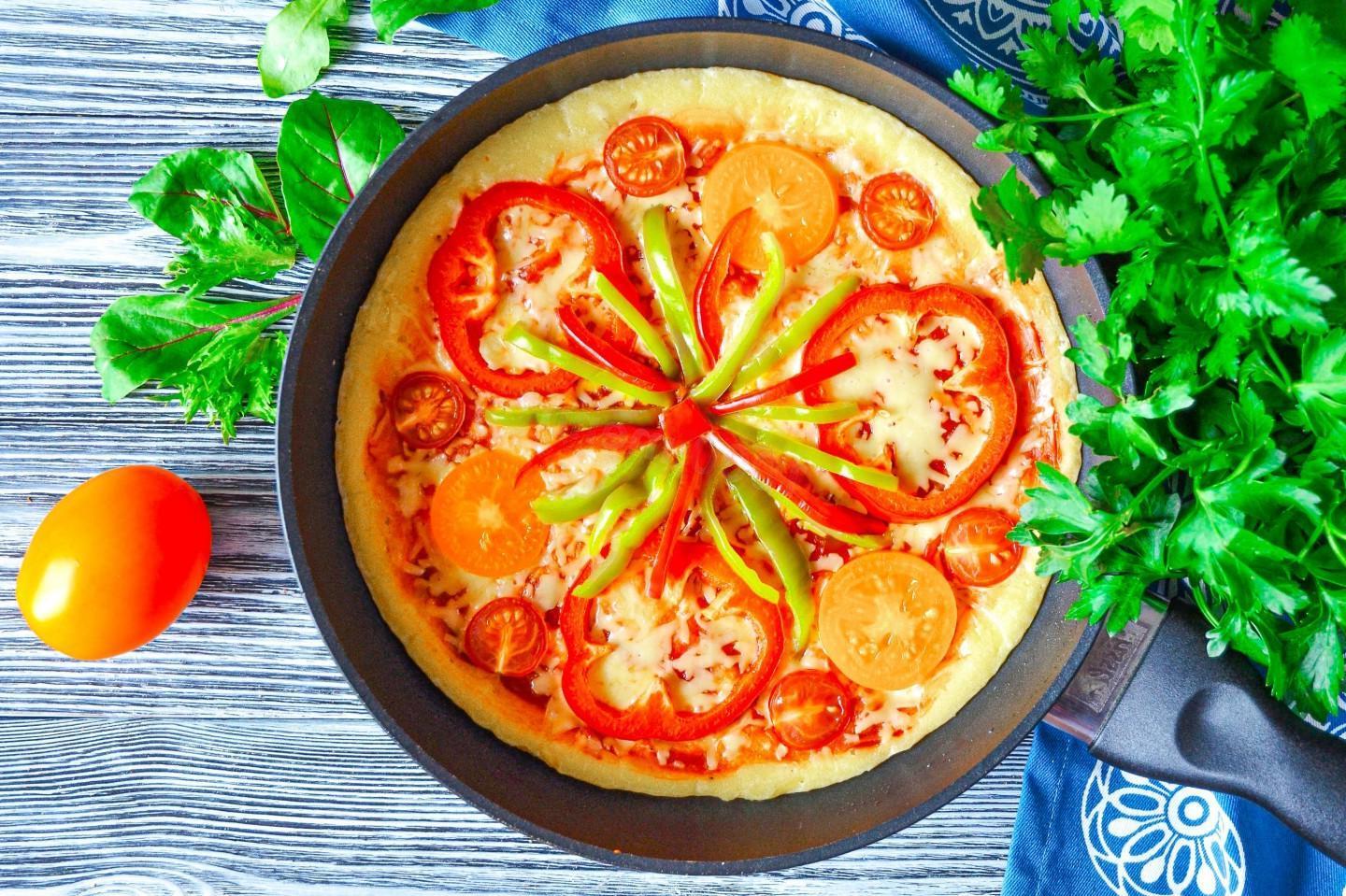 Quick 10-Minute Pan Pizza with Simple Ingredients