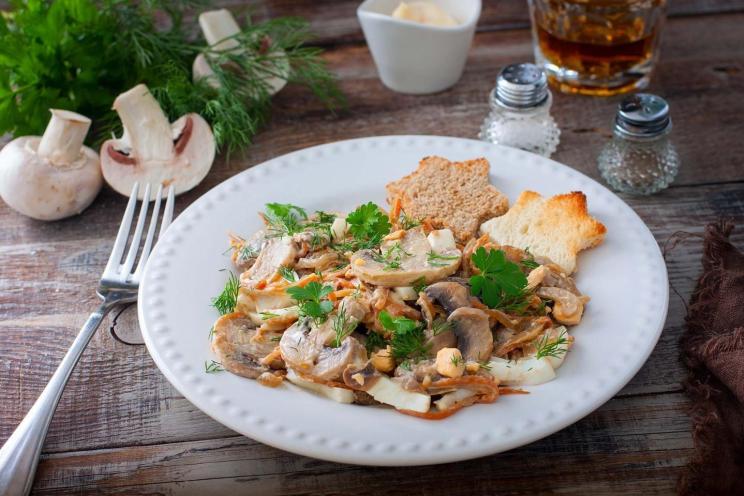 Hearty Fried Mushroom and Carrot Salad