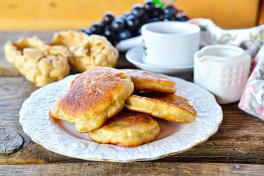 Quick Yeast Pancakes with Milk