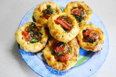 Zucchini and Tomato Puff Pastry Bites